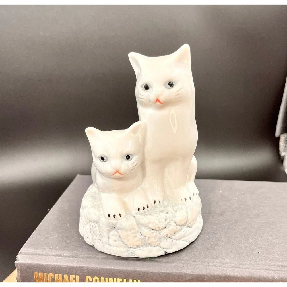 Vintage‎ Porcelain Cat Figurines: White Cat Decor
